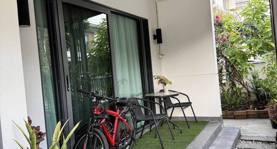 Haus zum Kauf mit 4 Zimmer in Khlong Sam Wa, Bangkok