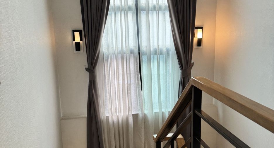 Haus zum Kauf mit 4 Zimmer in Khlong Sam Wa, Bangkok