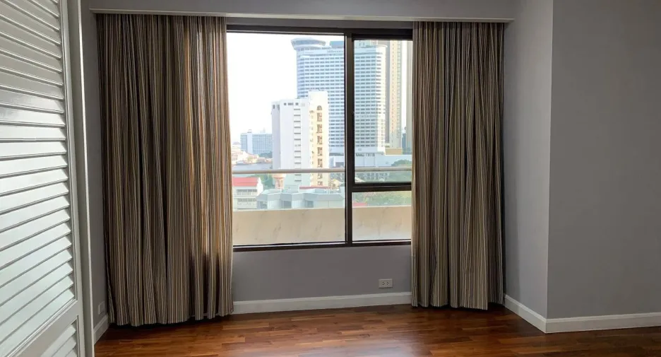 For sale 1 bed condo in Khlong San, Bangkok