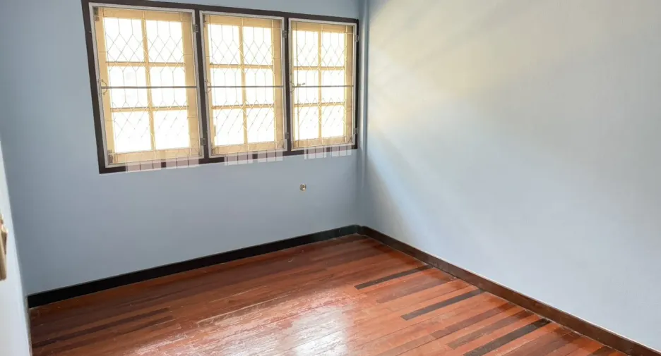 For sale 2 bedrooms townhouse in Mueang Nakhon Sawan, Nakhon Sawan
