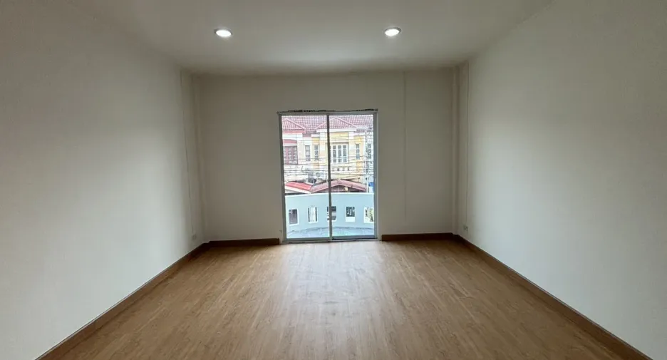 For sale 3 ベッドルーム townhouse in Lam Luk Ka, Pathum Thani