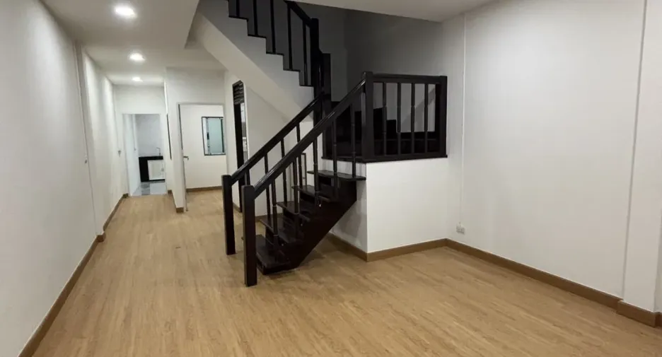 For sale 3 ベッドルーム townhouse in Lam Luk Ka, Pathum Thani