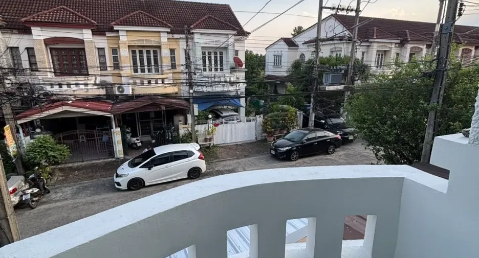 For sale 3 ベッドルーム townhouse in Lam Luk Ka, Pathum Thani