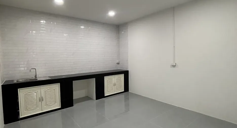For sale 3 ベッドルーム townhouse in Lam Luk Ka, Pathum Thani