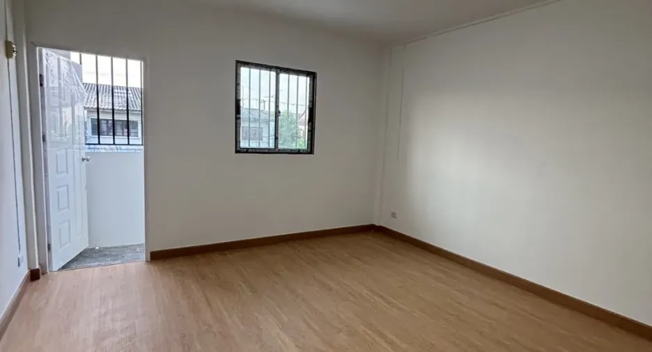 For sale 3 ベッドルーム townhouse in Lam Luk Ka, Pathum Thani