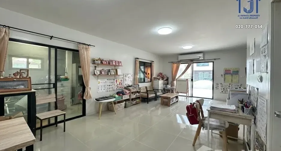 For sale 3 bedrooms townhouse in Mueang Chachoengsao, Chachoengsao