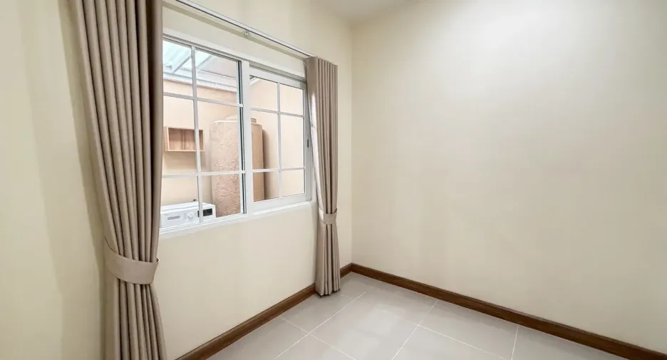 For rent 2 bedrooms townhouse in Mueang Chiang Mai, Chiang Mai