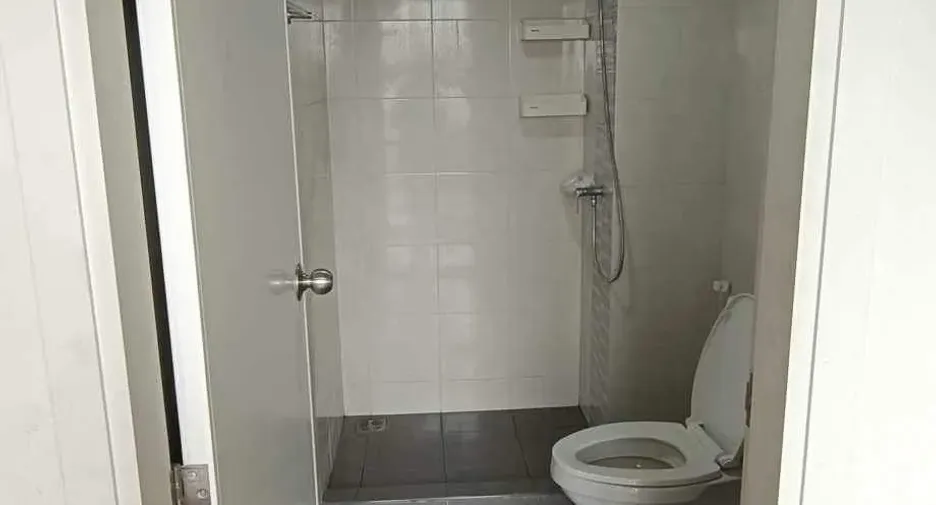 For sale 1 bed condo in Mueang Samut Prakan, Samut Prakan
