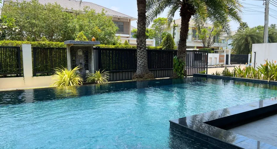 For rent 5 bedrooms house in Lat Krabang, Bangkok