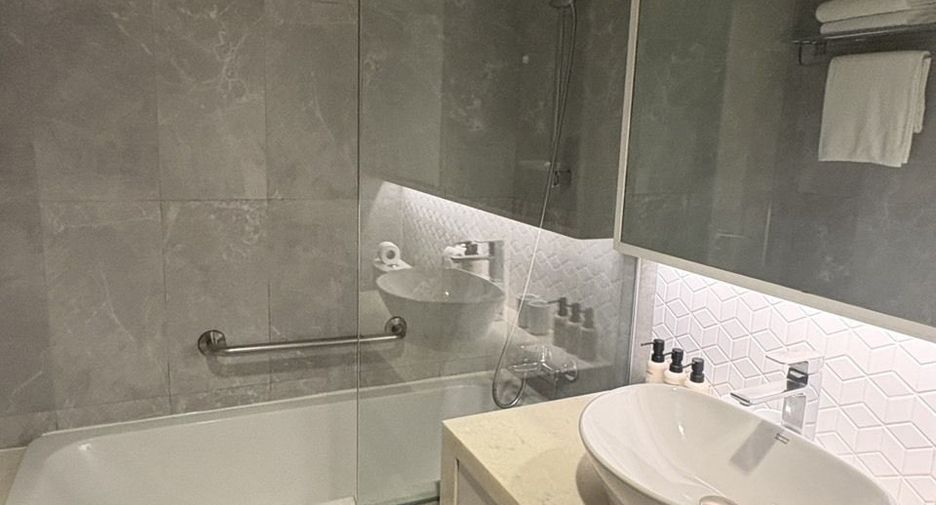 For rent 3 bedrooms condo in Khlong Toei, Bangkok