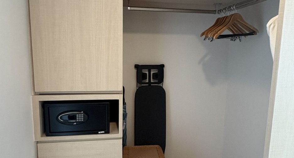 For rent 3 bedrooms condo in Khlong Toei, Bangkok