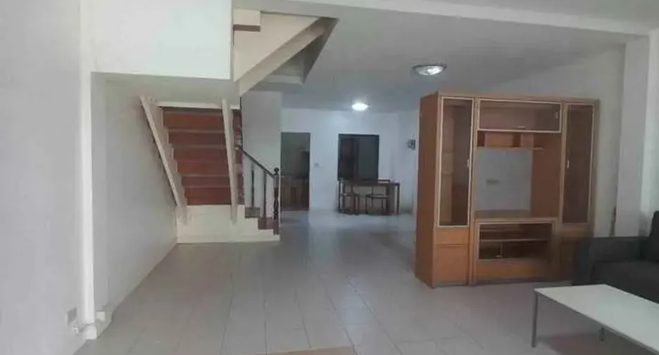 Продажа и аренда 3 спальни таунхаус в Суан Луанг, Бангкок
