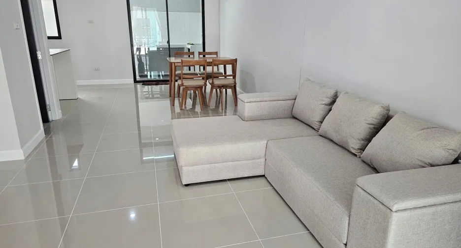 For rent 3 bedrooms townhouse in Mueang Chiang Mai, Chiang Mai