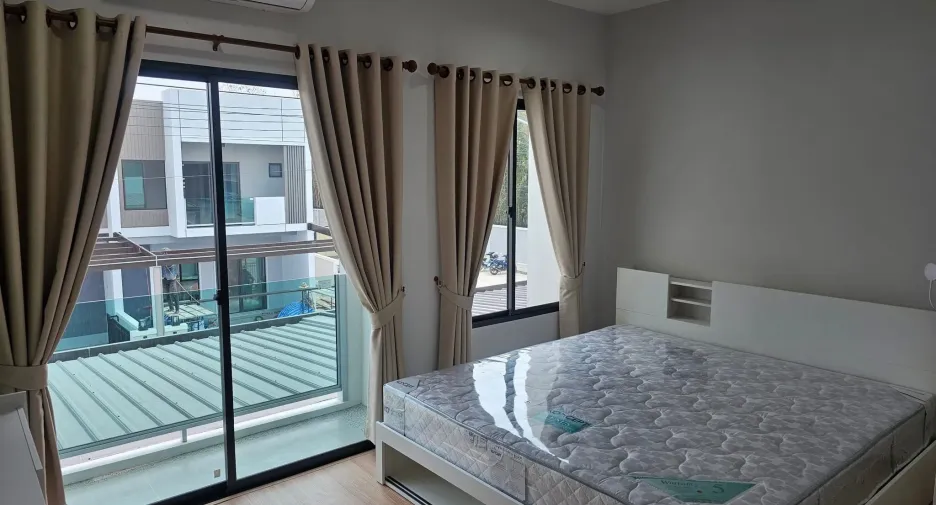 For rent 3 bedrooms townhouse in Mueang Chiang Mai, Chiang Mai