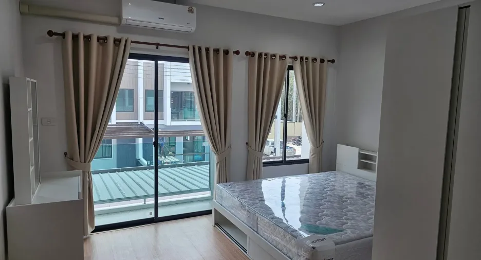 For rent 3 bedrooms townhouse in Mueang Chiang Mai, Chiang Mai