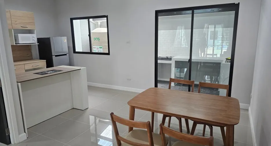 For rent 3 bedrooms townhouse in Mueang Chiang Mai, Chiang Mai