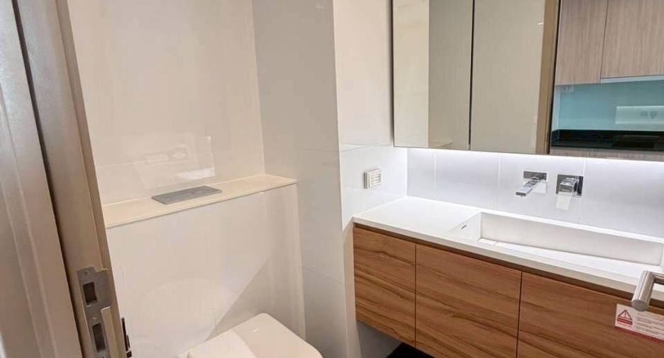 For rent 1 bed condo in Huai Khwang, Bangkok