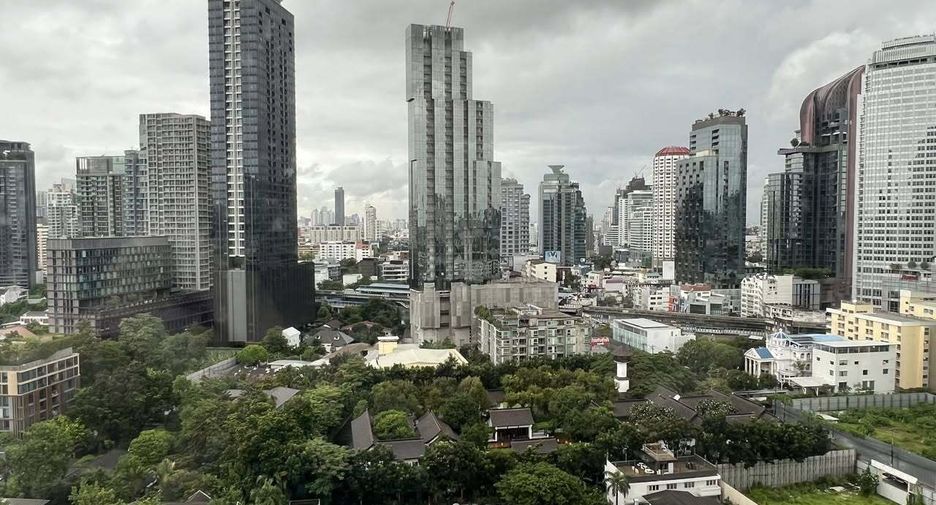 For rent 2 bedrooms condo in Khlong Toei, Bangkok