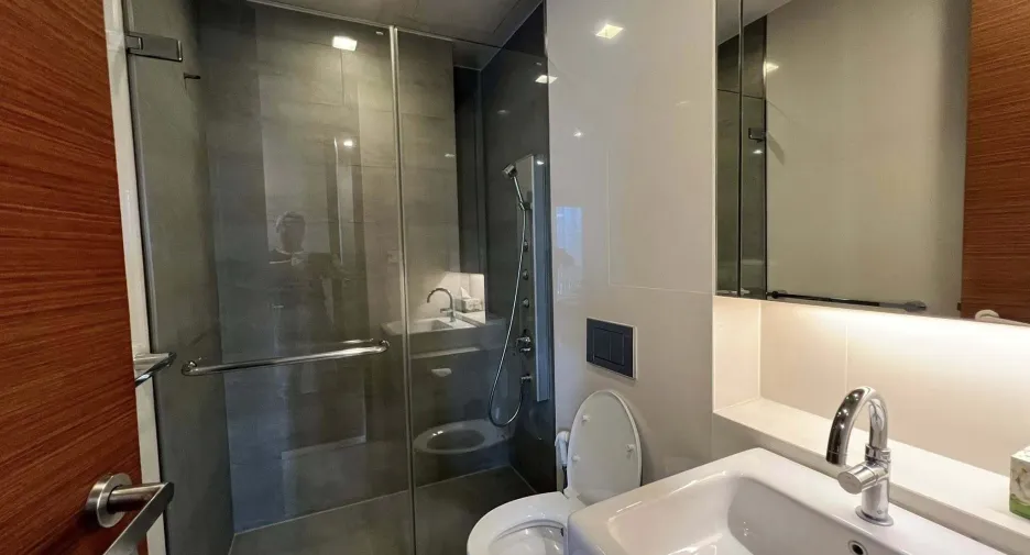 For rent 2 bedrooms condo in Khlong Toei, Bangkok