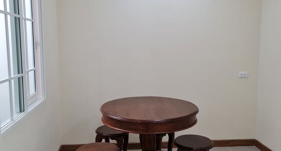For rent 2 bedrooms townhouse in Mueang Chiang Mai, Chiang Mai