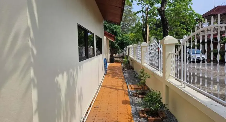 For rent 3 bedrooms house in Mueang Chiang Mai, Chiang Mai