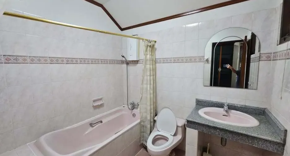 For rent 3 bedrooms house in Mueang Chiang Mai, Chiang Mai