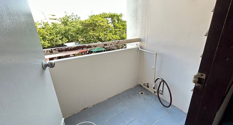 For sale studio condo in Wang Thonglang, Bangkok