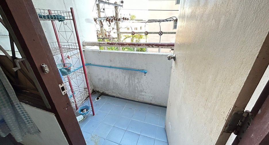 For sale studio condo in Wang Thonglang, Bangkok