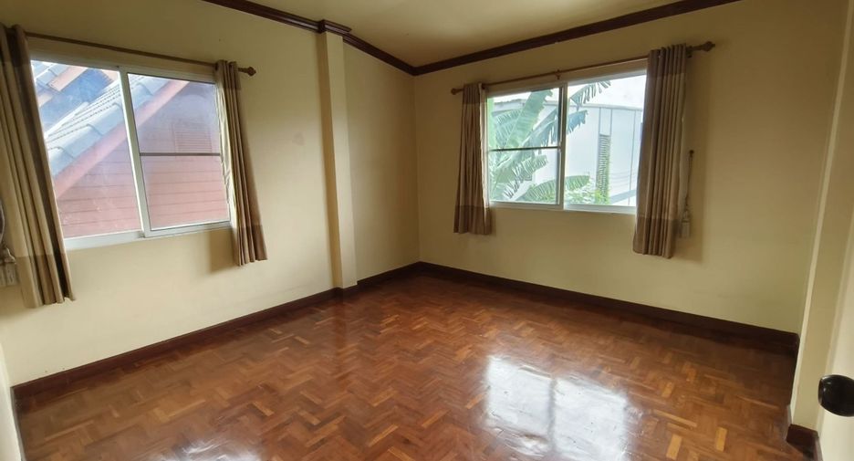 For rent 4 bedrooms house in Mueang Chiang Mai, Chiang Mai
