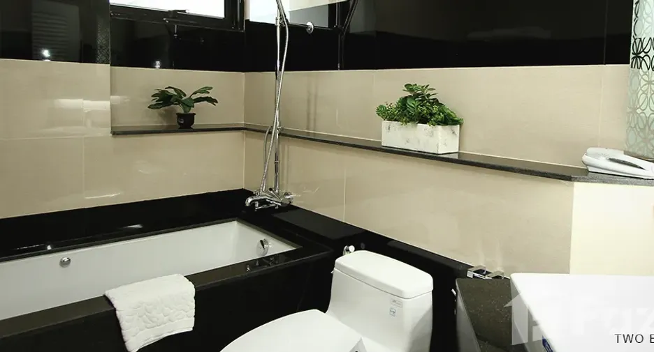 For rent 2 bedrooms apartment in Khlong Toei, Bangkok