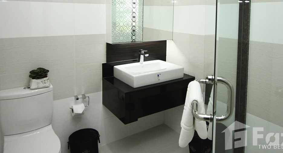 For rent 2 bedrooms apartment in Khlong Toei, Bangkok