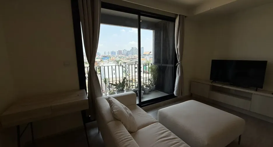For rent 2 bedrooms condo in Huai Khwang, Bangkok