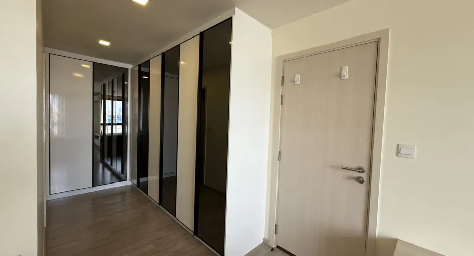 For rent 2 bedrooms condo in Huai Khwang, Bangkok