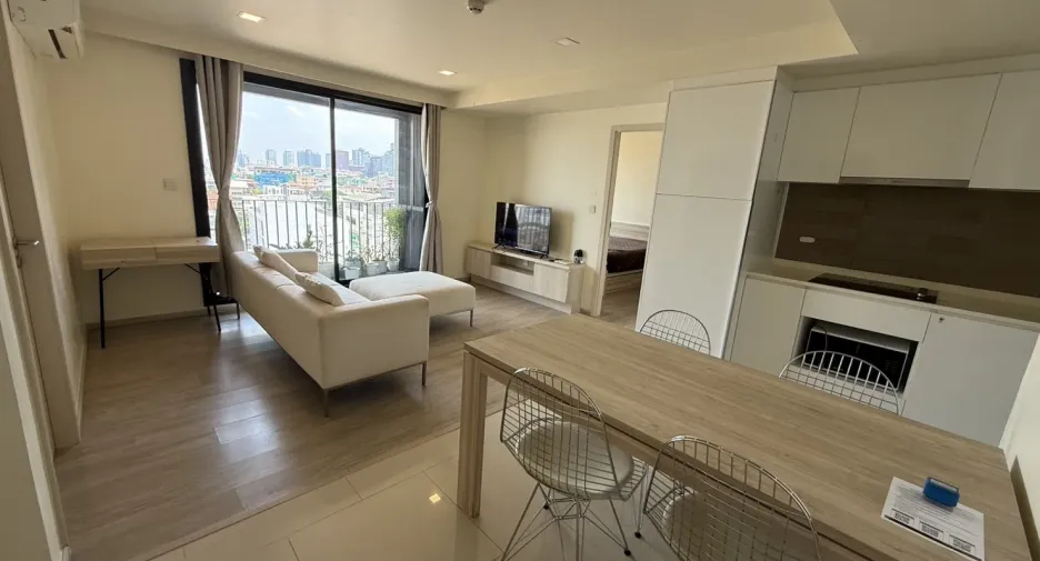 For rent 2 bedrooms condo in Huai Khwang, Bangkok