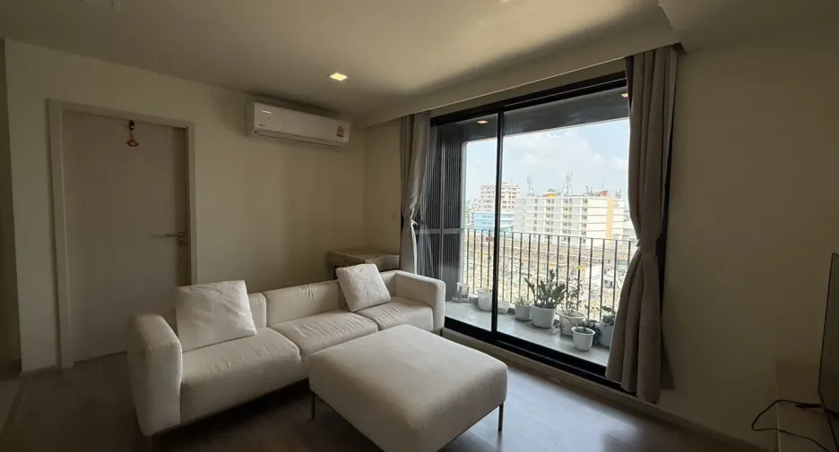 For rent 2 bedrooms condo in Huai Khwang, Bangkok