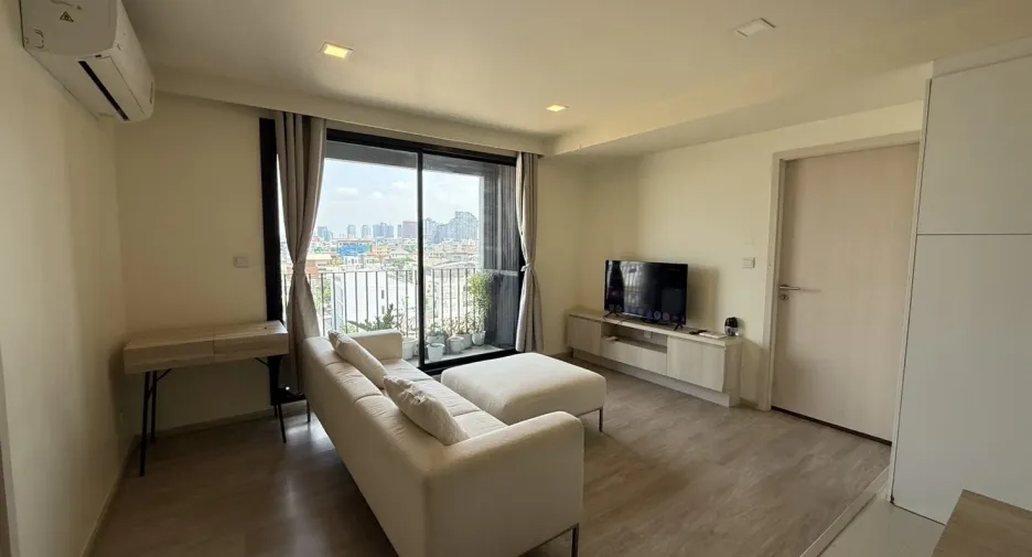 For rent 2 bedrooms condo in Huai Khwang, Bangkok