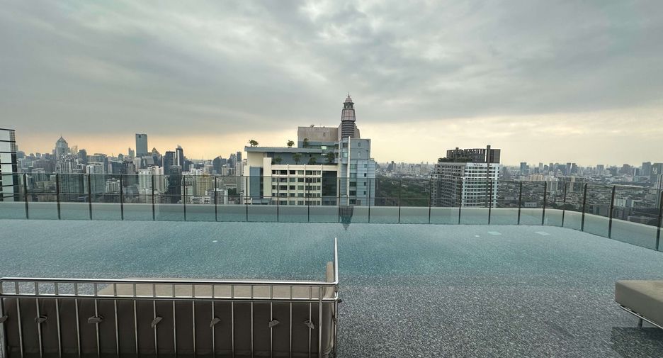 For rent 2 ベッドルーム condo in Watthana, Bangkok