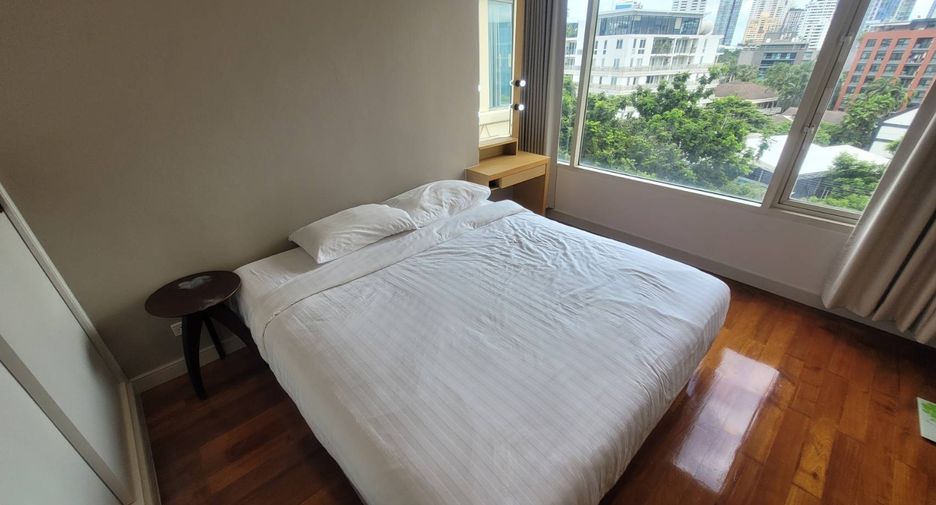 For rent 2 bedrooms condo in Watthana, Bangkok