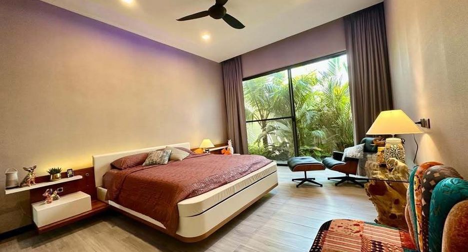 For sale 4 bedrooms villa in Mueang Phuket, Phuket