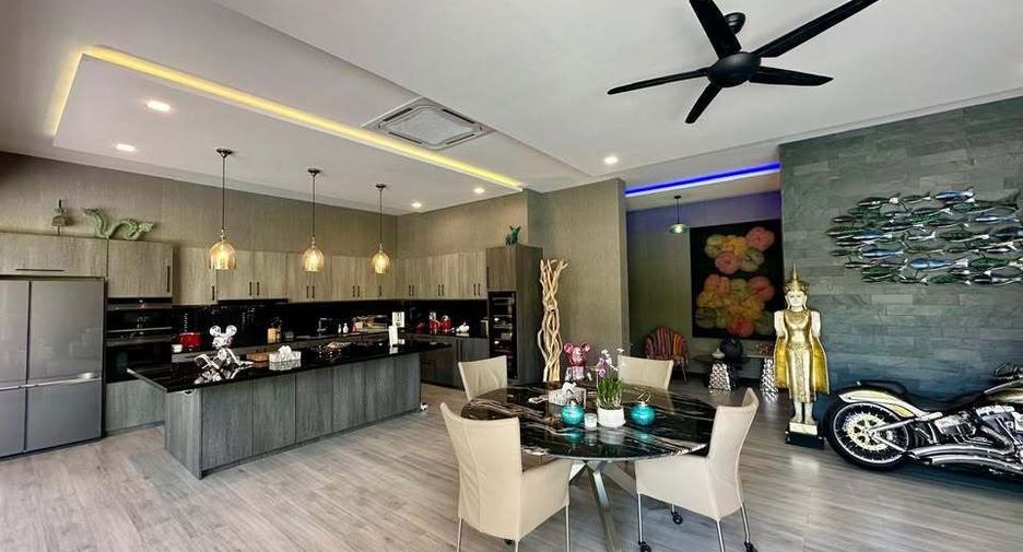 For sale 4 bedrooms villa in Mueang Phuket, Phuket