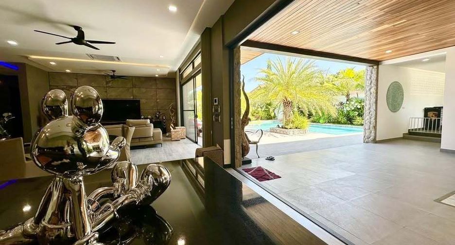 For sale 4 bedrooms villa in Mueang Phuket, Phuket