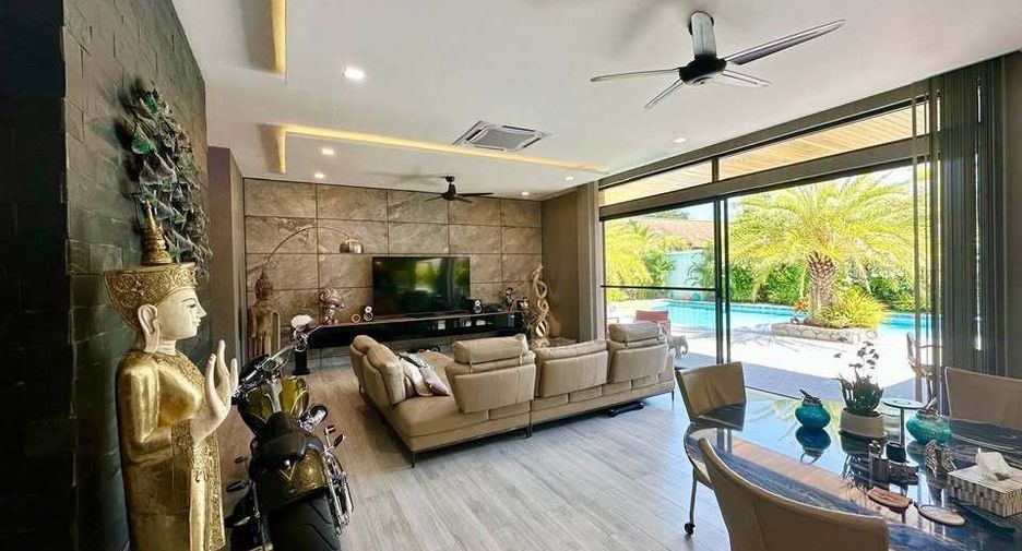 For sale 4 bedrooms villa in Mueang Phuket, Phuket