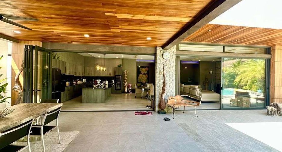 For sale 4 bedrooms villa in Mueang Phuket, Phuket