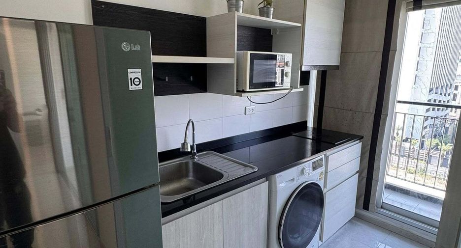 For rent 2 bedrooms condo in Huai Khwang, Bangkok