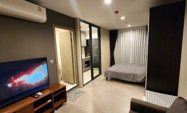 À louer studio condo à Huai Khwang, Bangkok