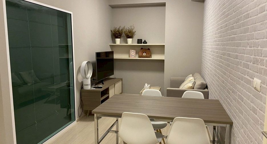 For rent 2 bedrooms condo in Huai Khwang, Bangkok