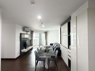 À louer 2 chambres condo à Huai Khwang, Bangkok
