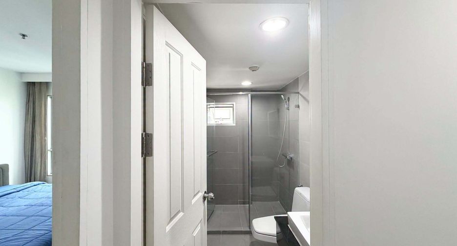 Condo en alquiler de 2 habitaciones en Huai Khwang, Bangkok