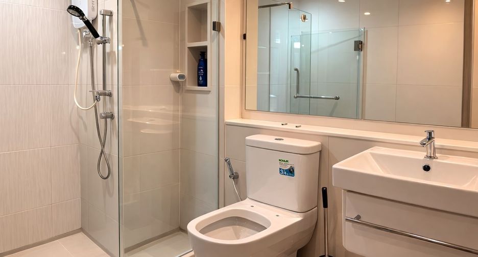 À louer studio condo à Huai Khwang, Bangkok