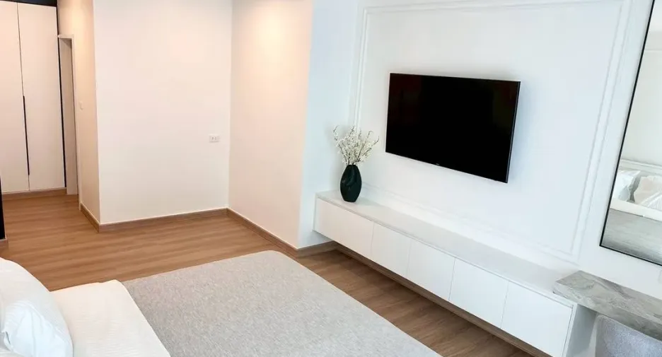 For rent 3 bedrooms condo in Pathum Wan, Bangkok